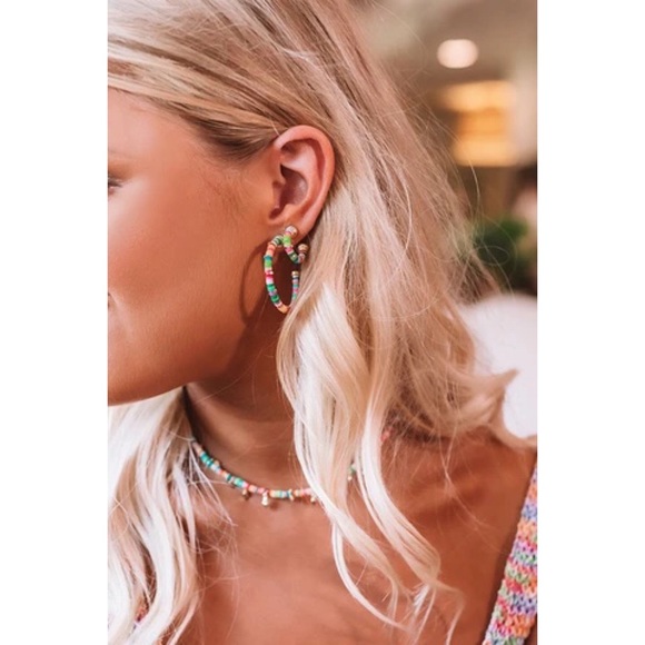 KENDRA SCOTT • Reece Huggies Boho Hoop Earrings - Picture 2 of 3